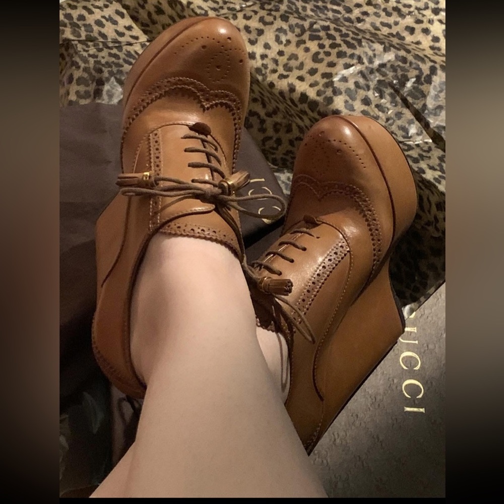 Gucci Saddle Soft Tamponato Wingtip Wedges size 39 1/2